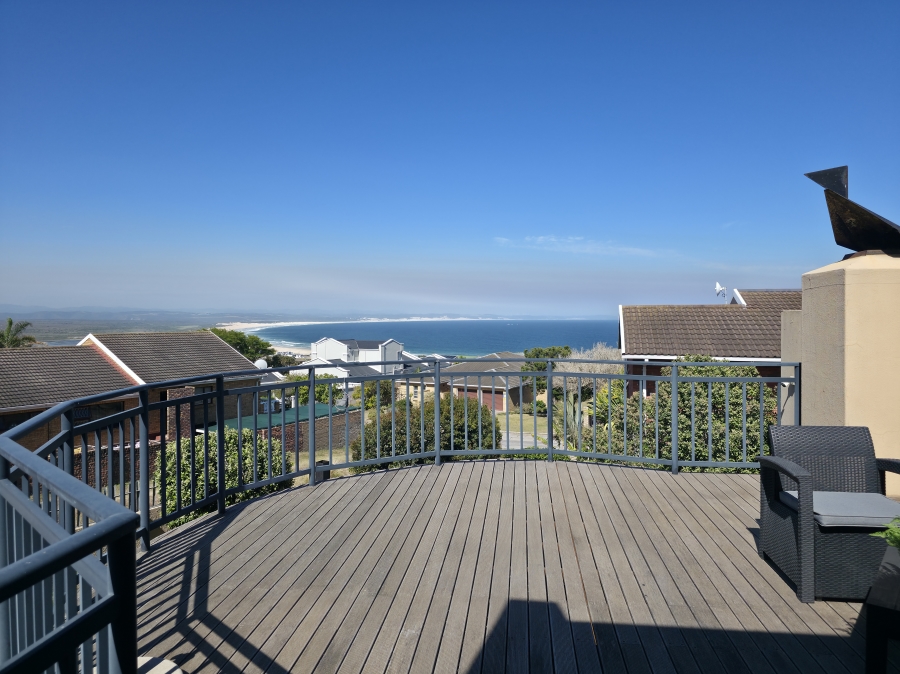5 Bedroom Property for Sale in Wavecrest Eastern Cape